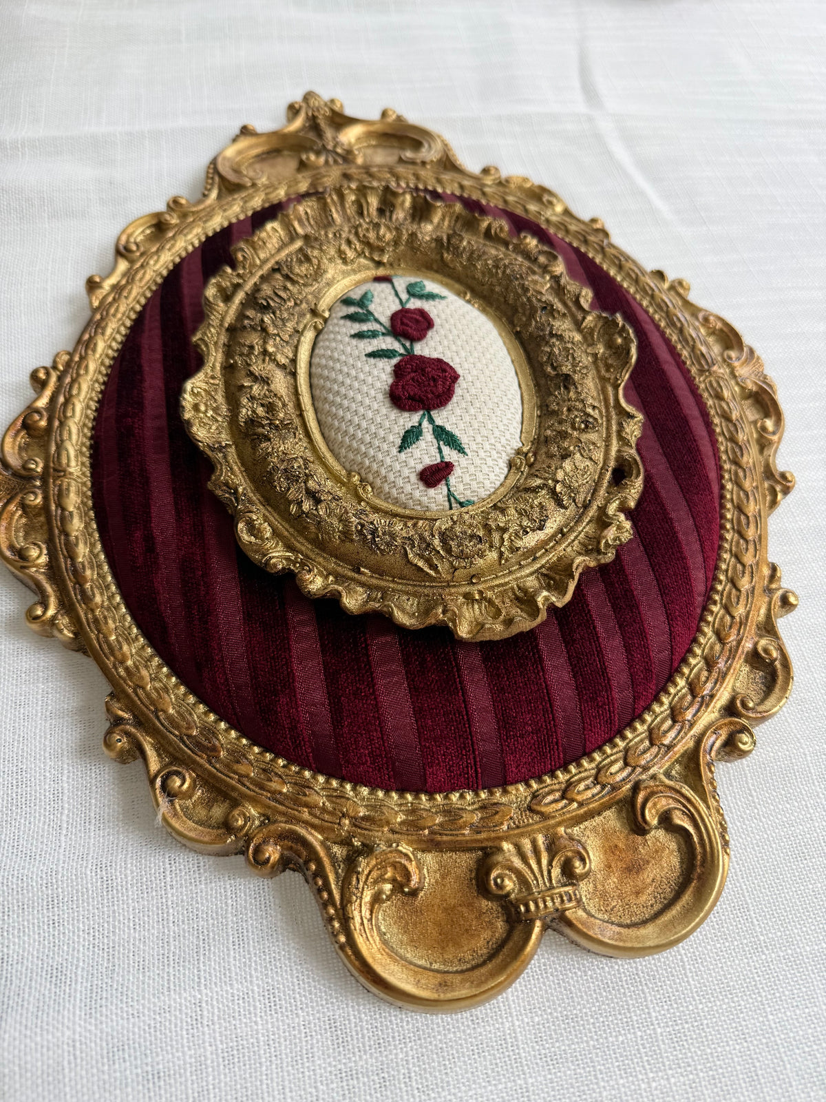 Oval Wall Frame with Embroidered Rose – Set of 2