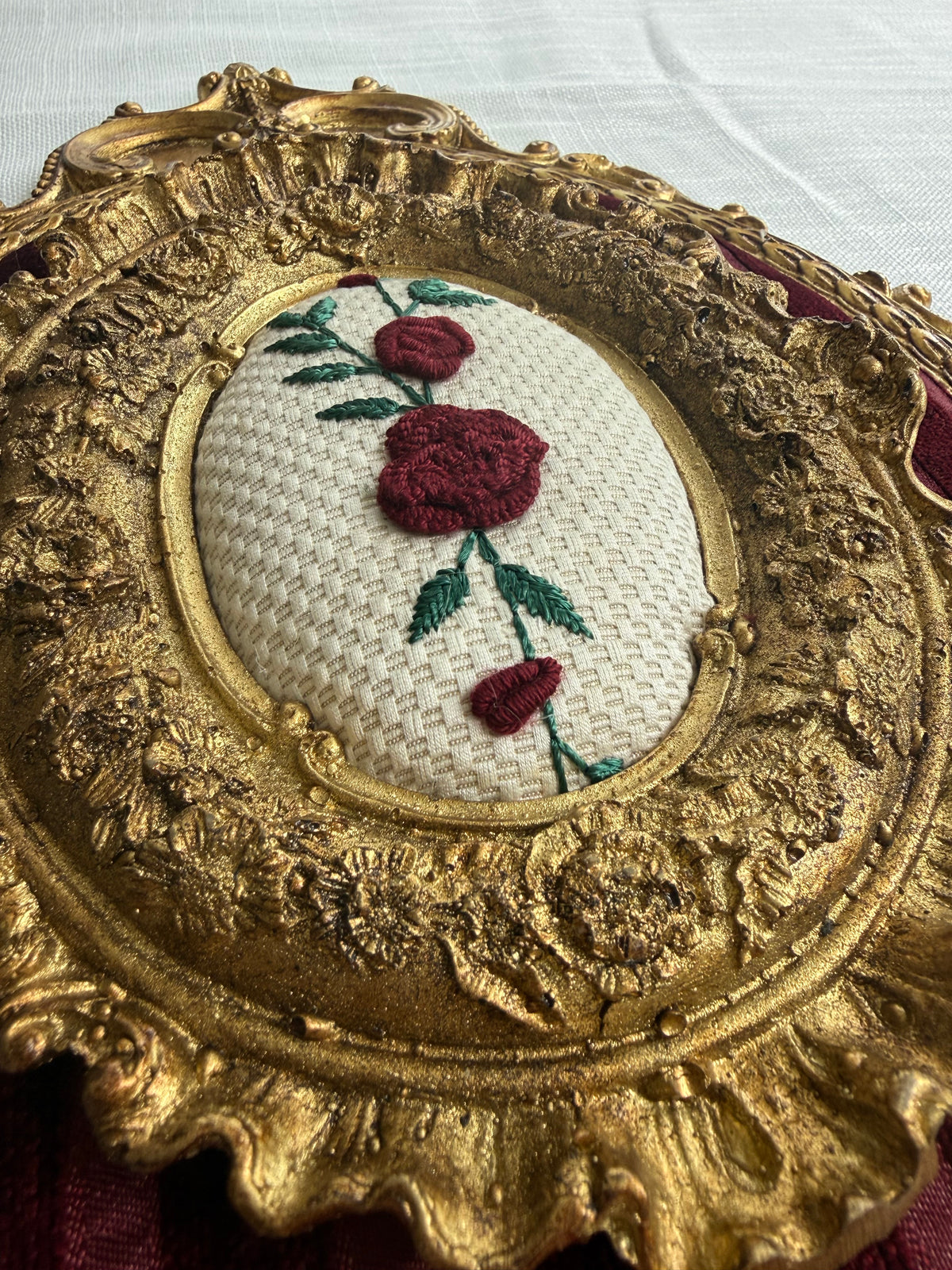 Oval Wall Frame with Embroidered Rose – Set of 2