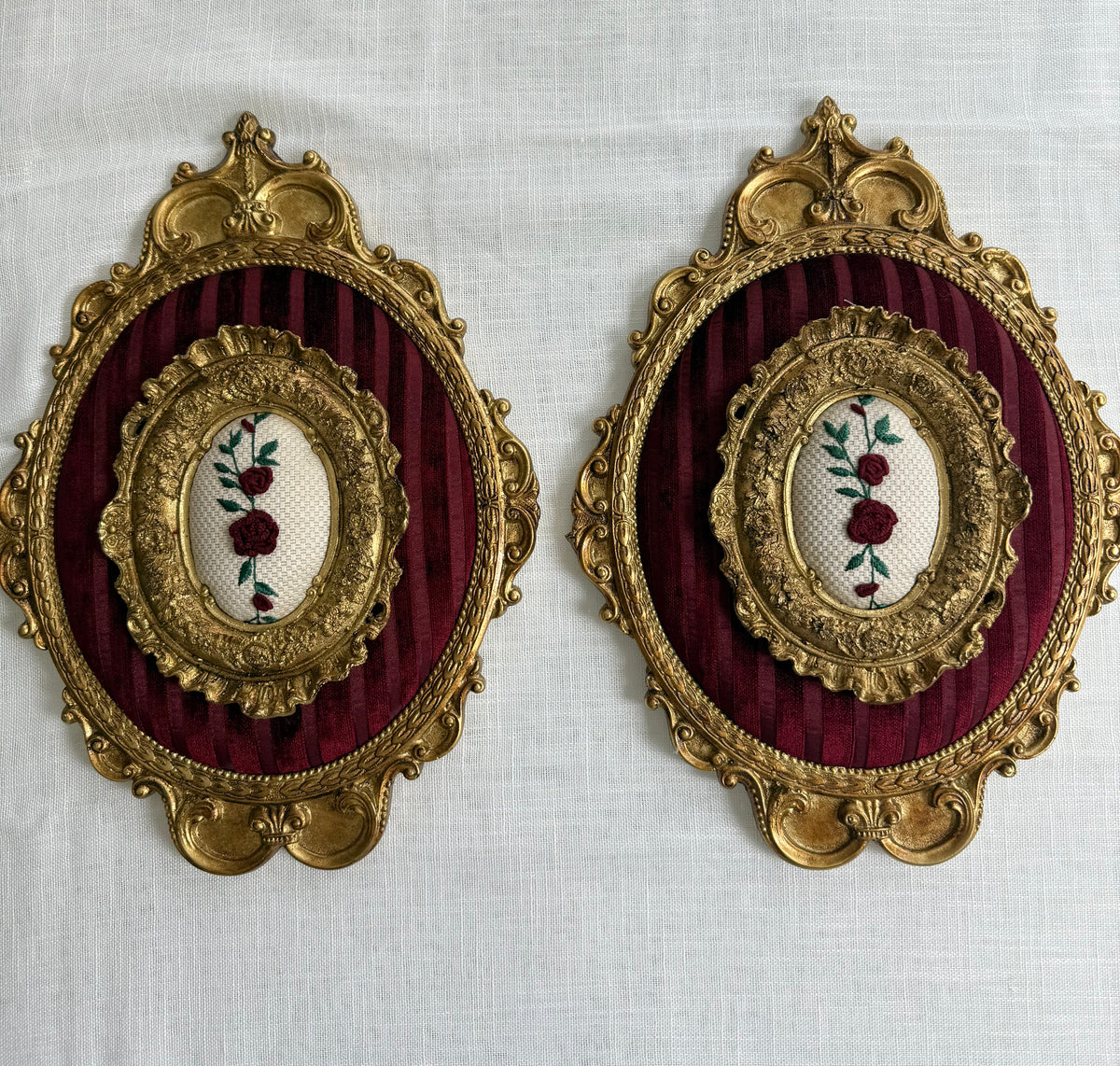 Oval Wall Frame with Embroidered Rose – Set of 2