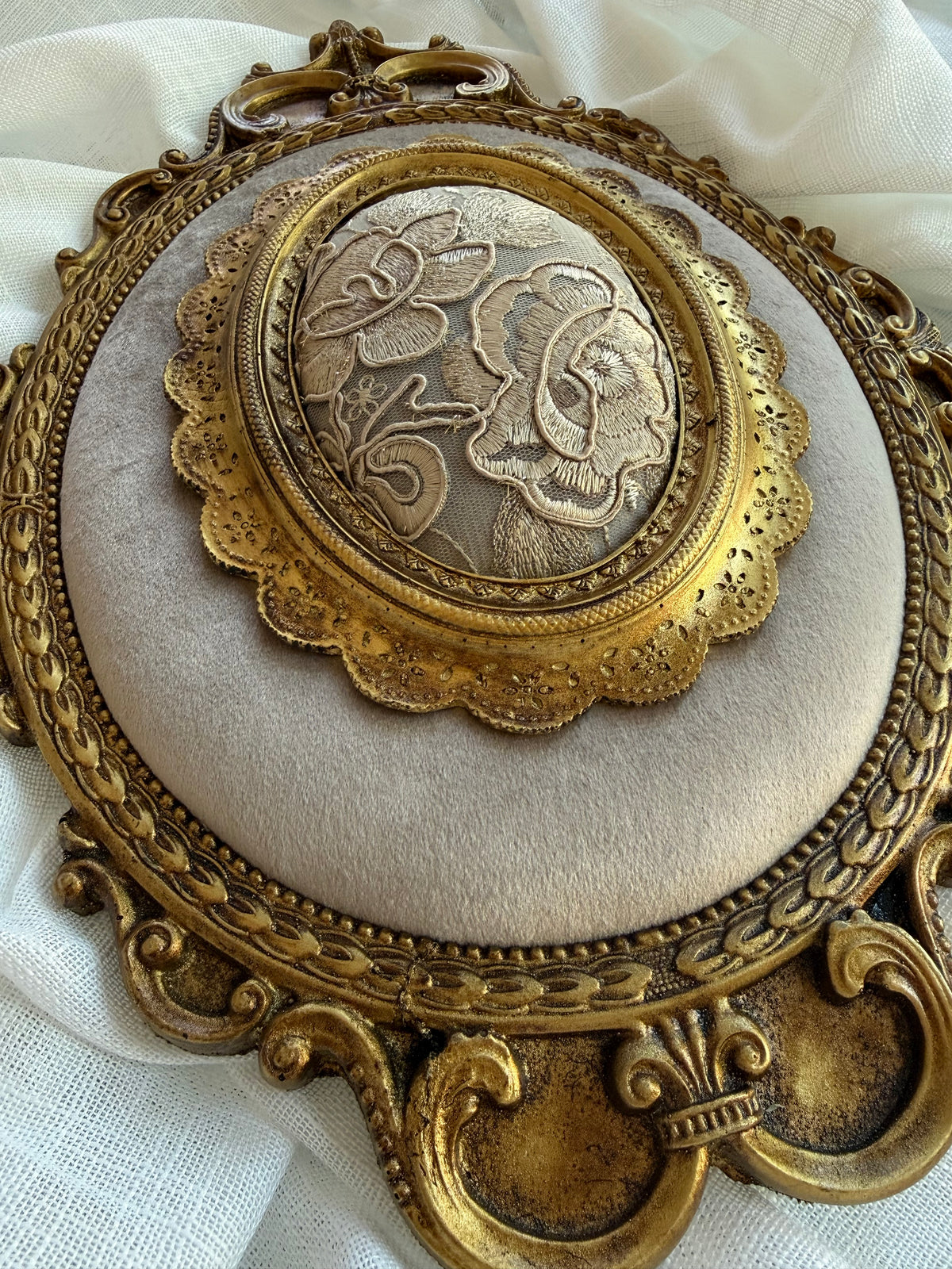 Ornate Oval Wall Art – Baroque Gold Frame with Embroidered Floral Centerpiece (Set of 2)