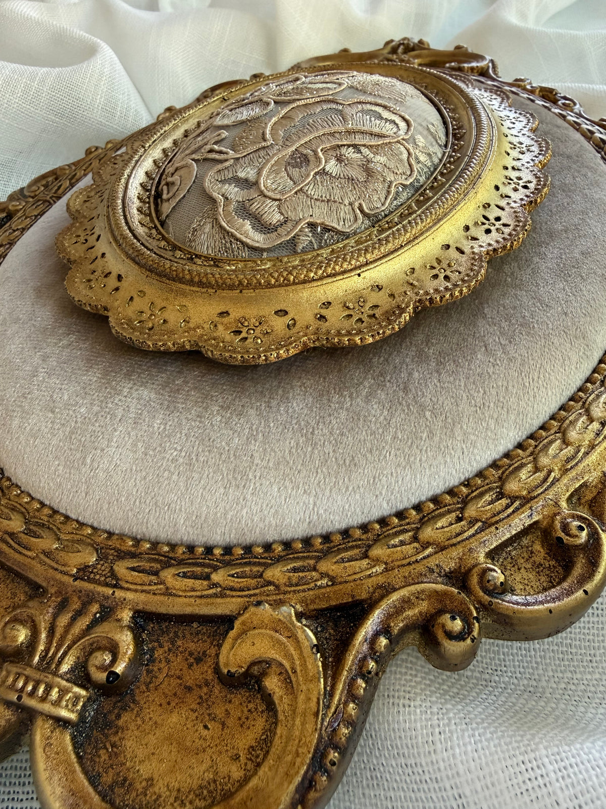 Ornate Oval Wall Art – Baroque Gold Frame with Embroidered Floral Centerpiece (Set of 2)