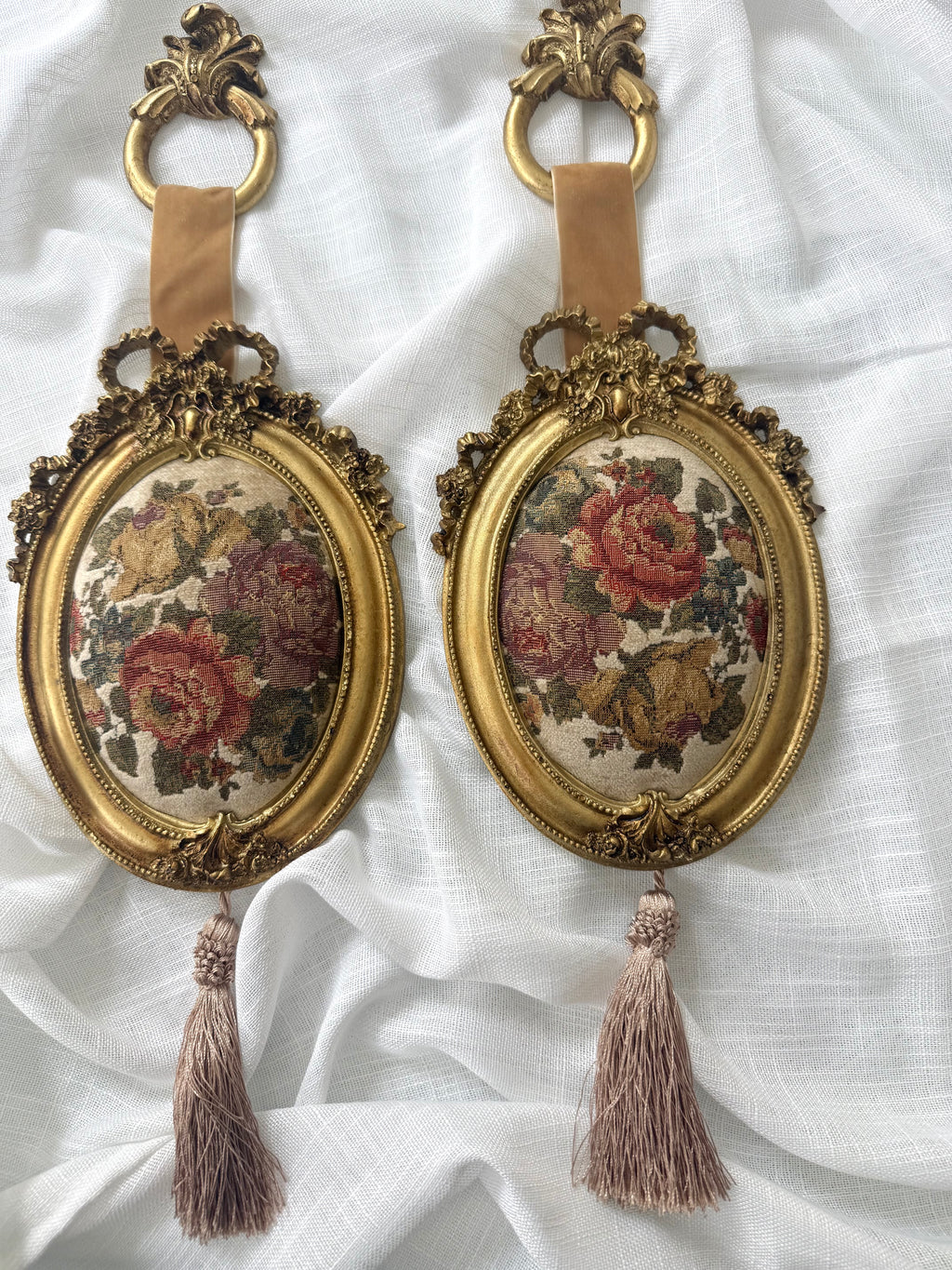 Baroque Oval Floral Tapestry Hanging Ornament – Set of 2