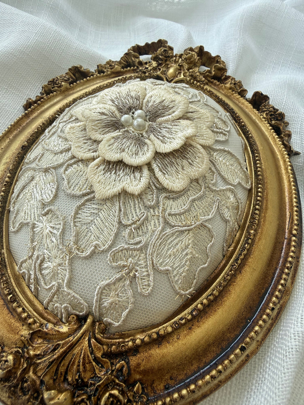 Gold Oval Bow Frame with 3D Embroidered Flower – Set of 2
