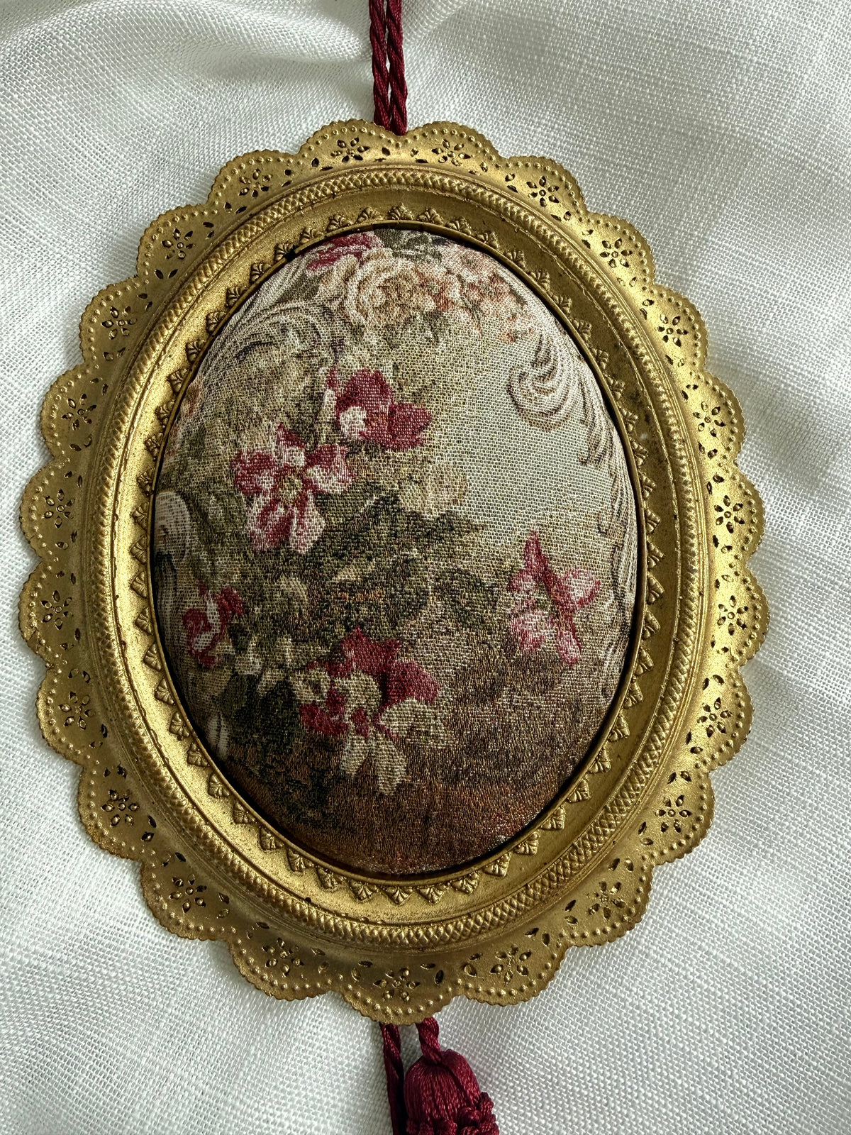 Butterfly Wall Decor Set – Ornate Gold Oval Frames with Tassels (Set of 2)
