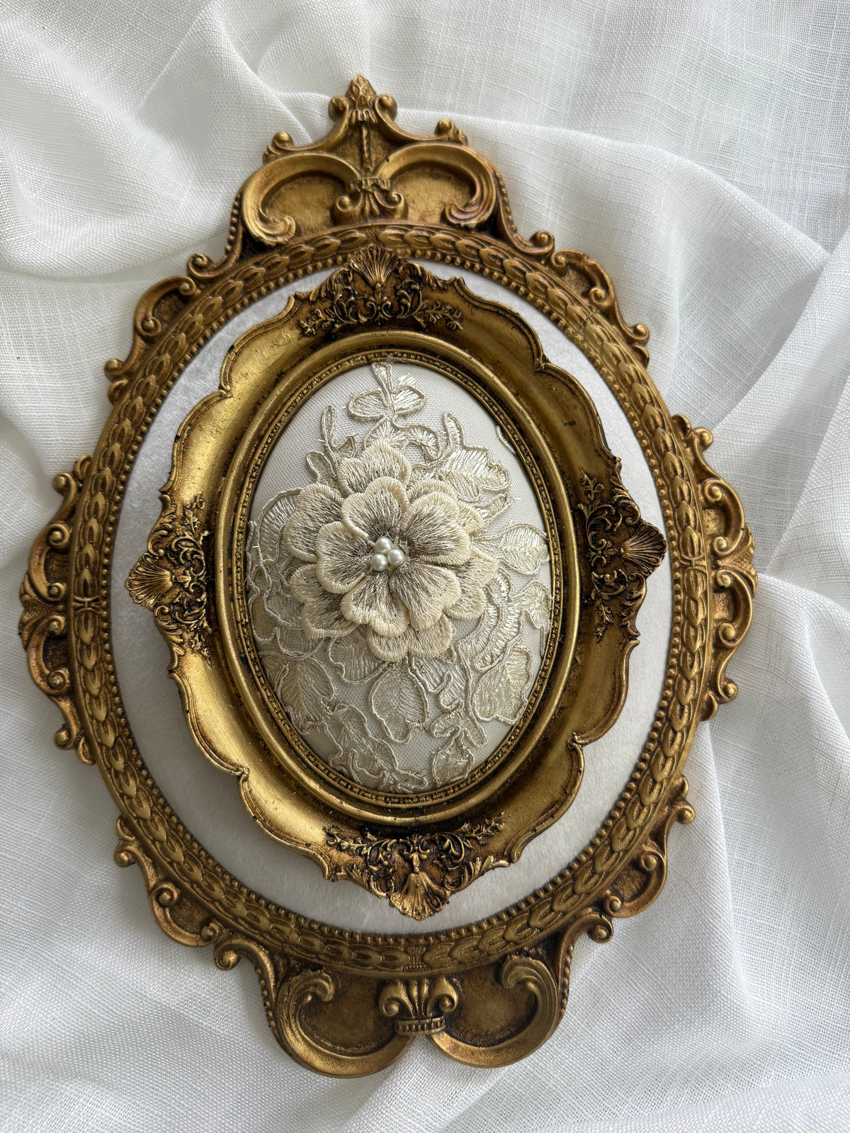 Baroque Gold Wall Decor Set – Oval, Rectangular Frames & Crown Piece
