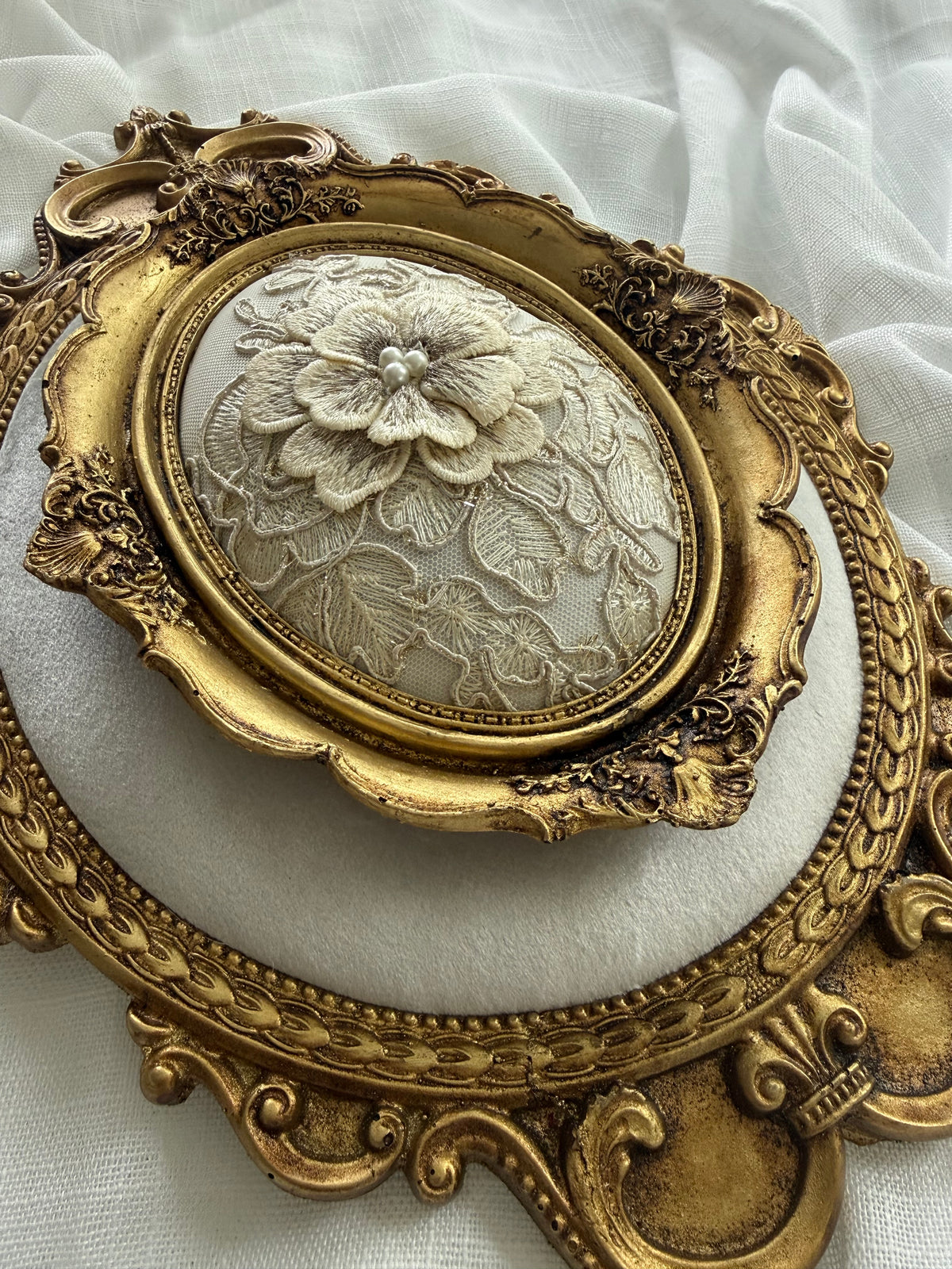 Baroque Gold Wall Decor Set – Oval, Rectangular Frames & Crown Piece