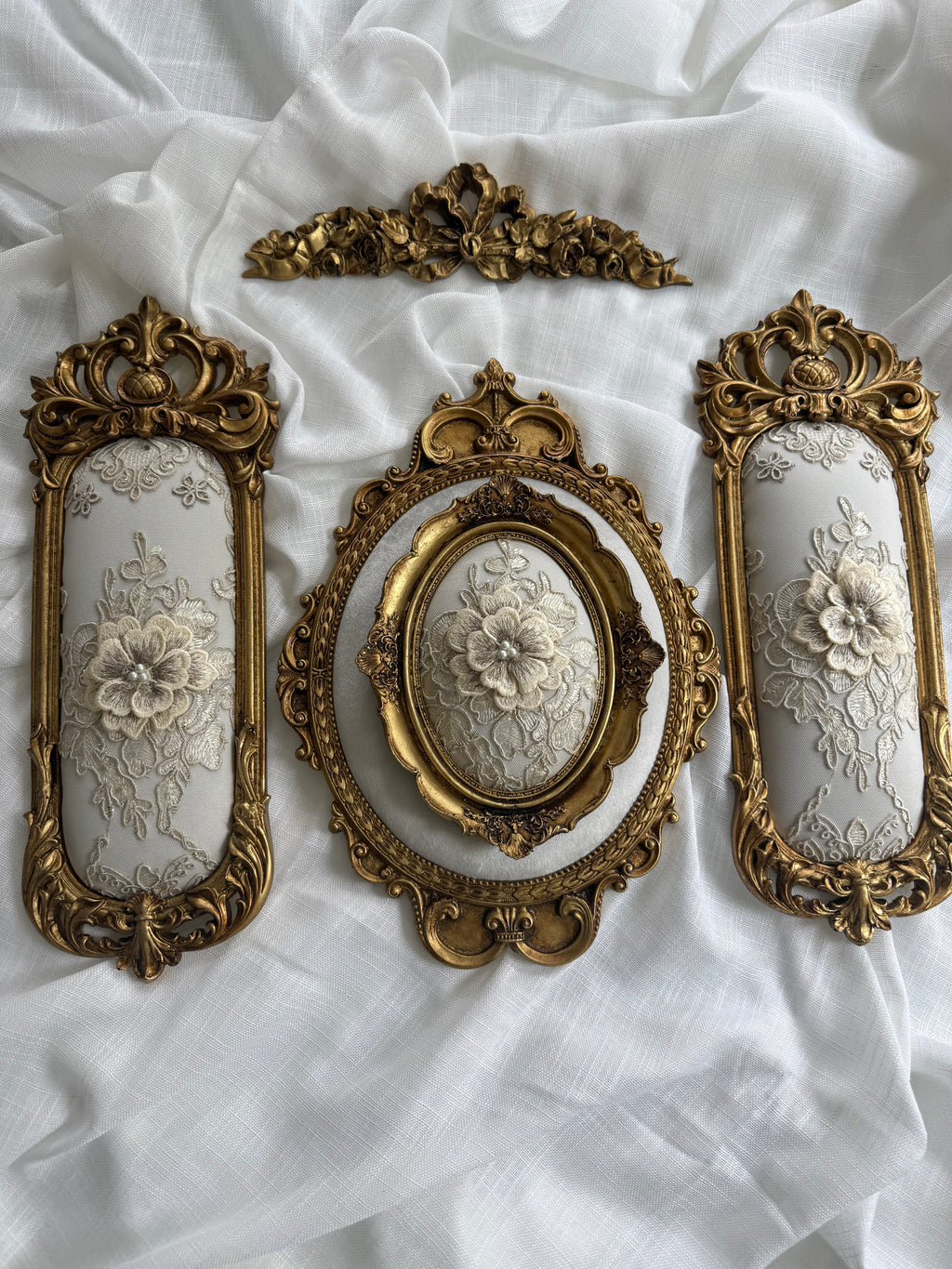 Baroque Gold Wall Decor Set – Oval, Rectangular Frames & Crown Piece