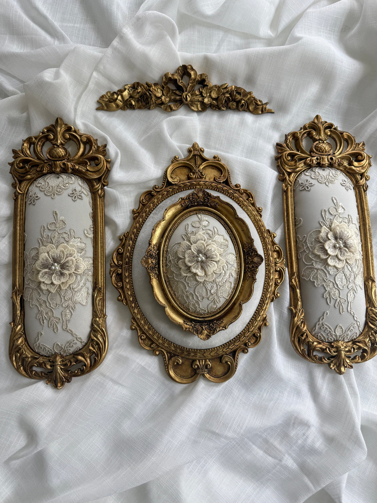 Baroque Gold Wall Decor Set – Oval, Rectangular Frames & Crown Piece