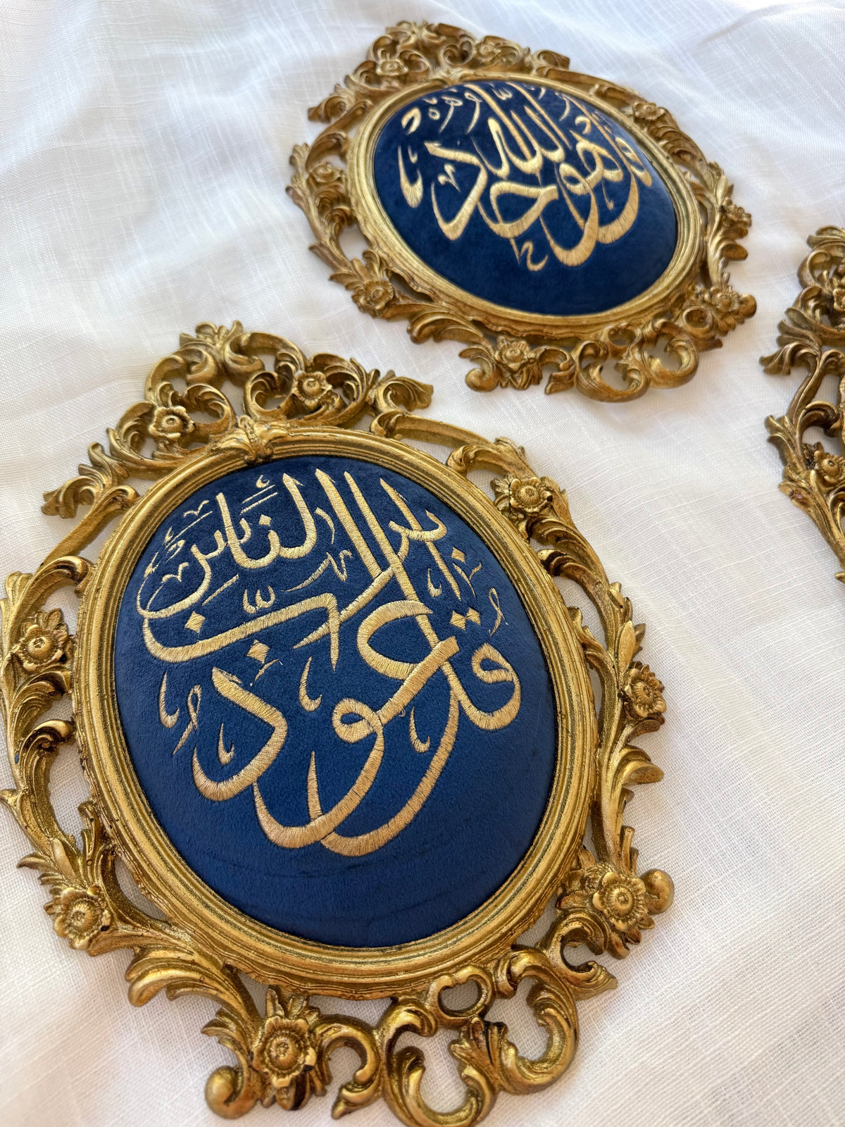 3-Piece Qul Surahs Baroque Oval Frame Set — Navy Blue